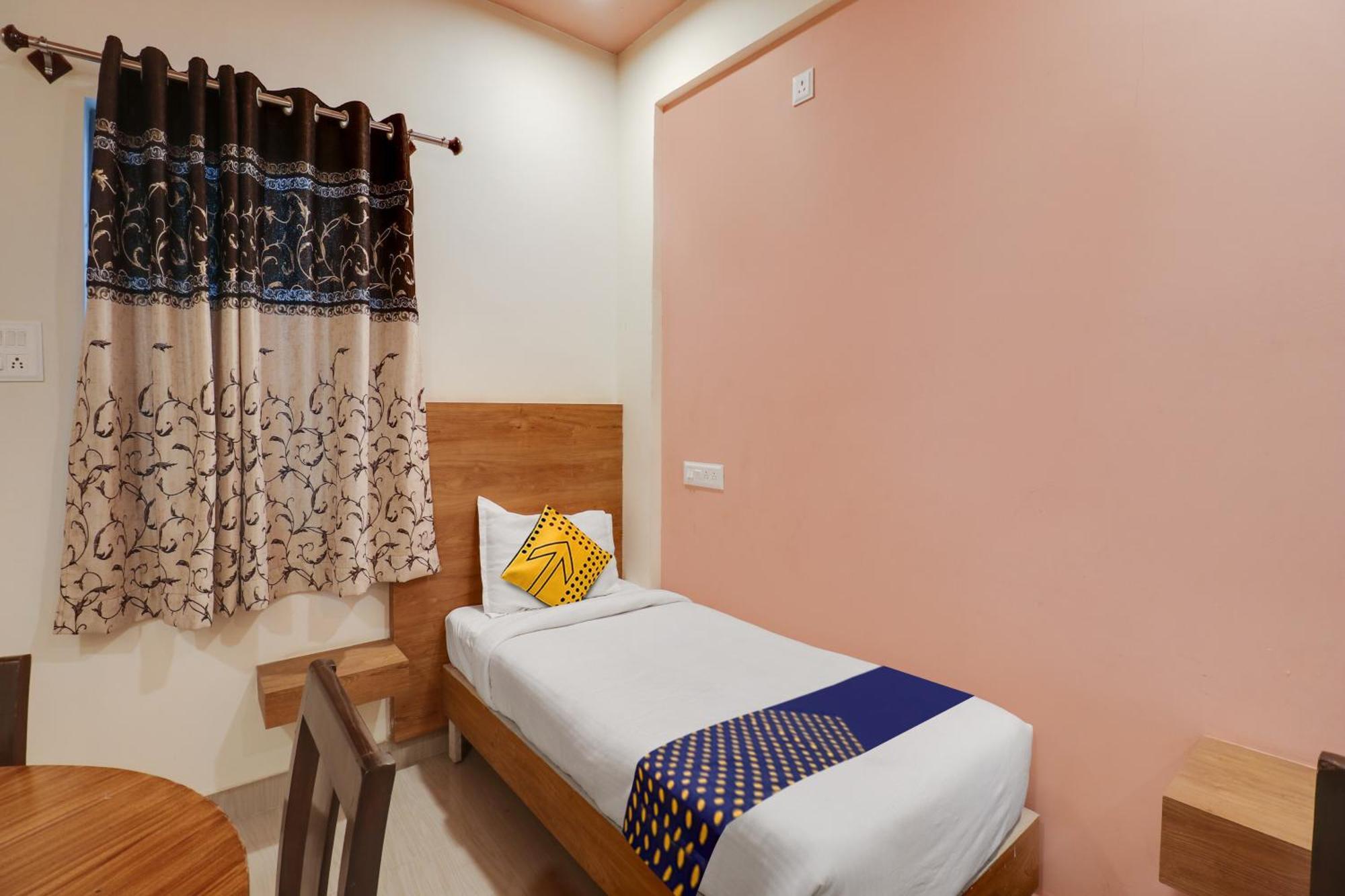 Spot On Kick Bunk Hotel Kammasandra Exterior photo